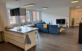 Tolle Helle & Ruhige 125 Qm Whg. Naehe Zentrum I-O